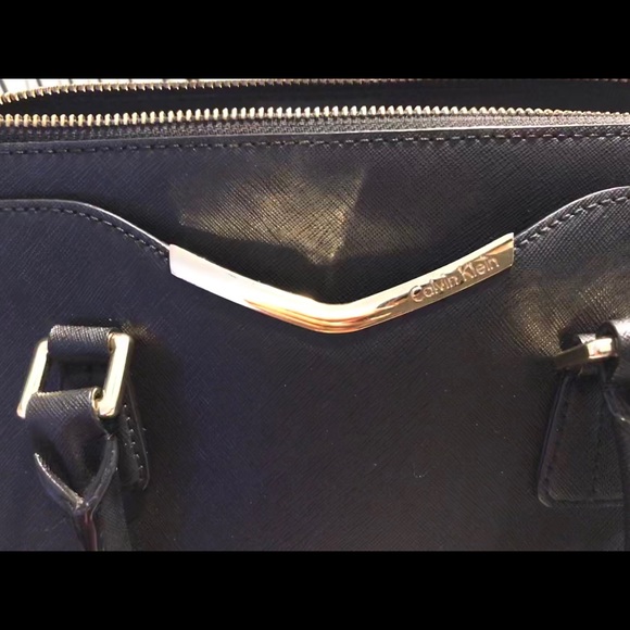 SOLD! Calvin Klein Satchel. - Picture 3 of 6